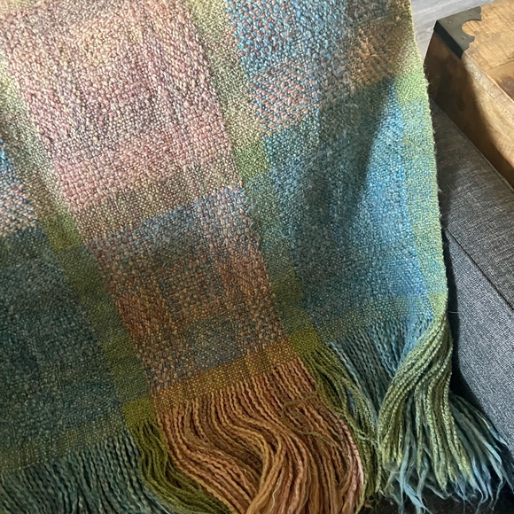 Kennebuck Weaver Cozy Multicolor Plaid Throw Blanket - Picture 4 of 11